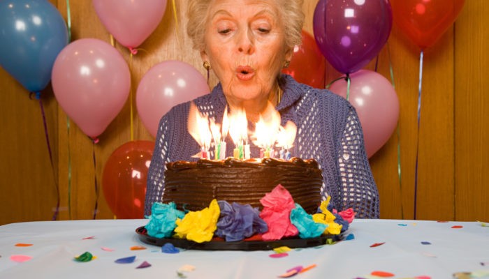бабушка торт свечи праздник