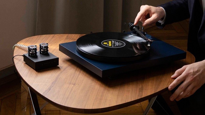 Pro-Ject debut Carbon EVO