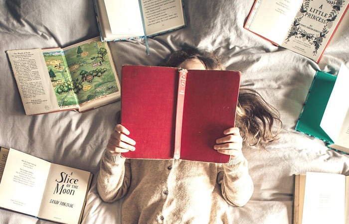 Какую книгу подарить девушке